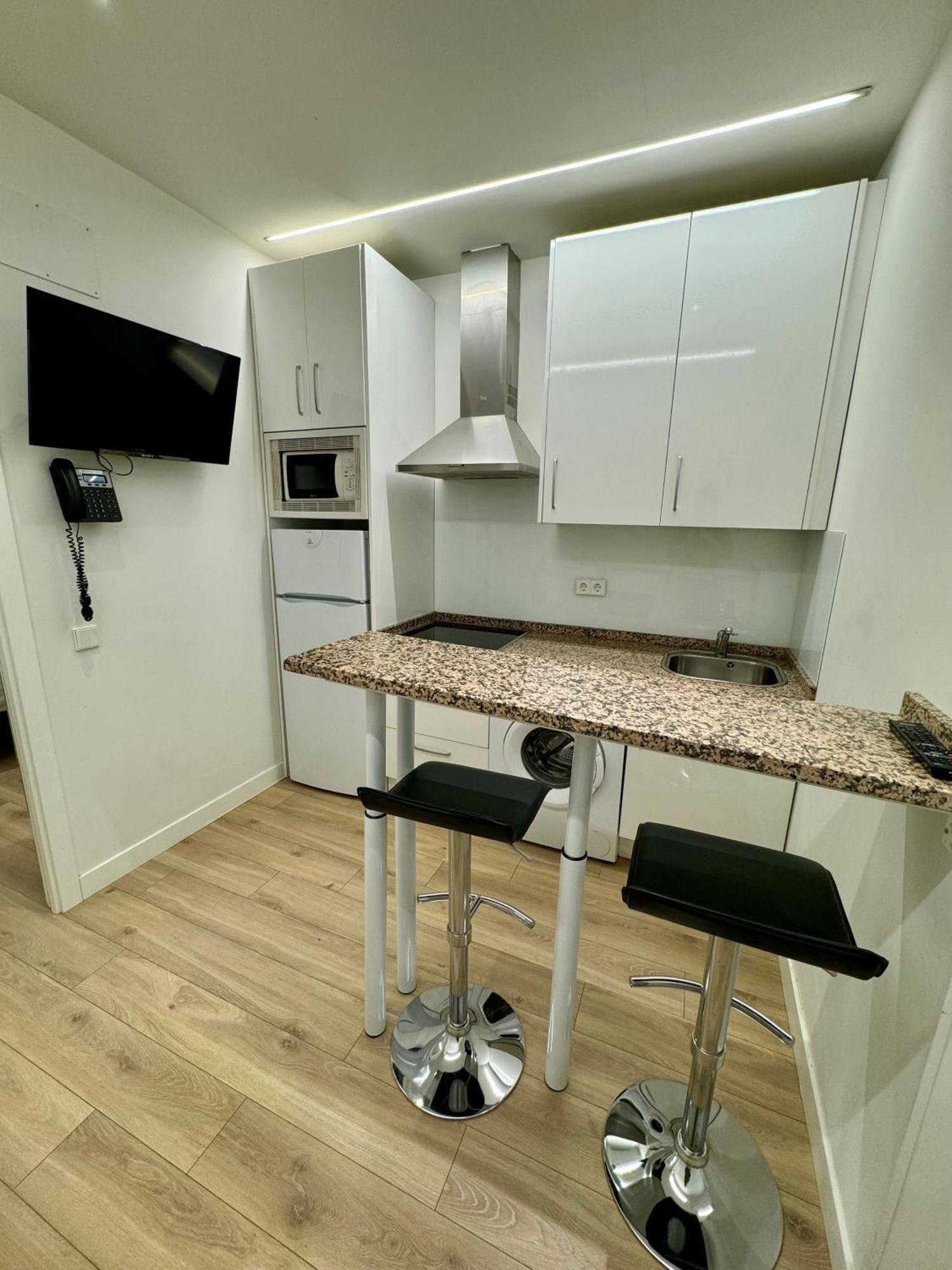 Apartamentos Apolo Madrid Exterior photo