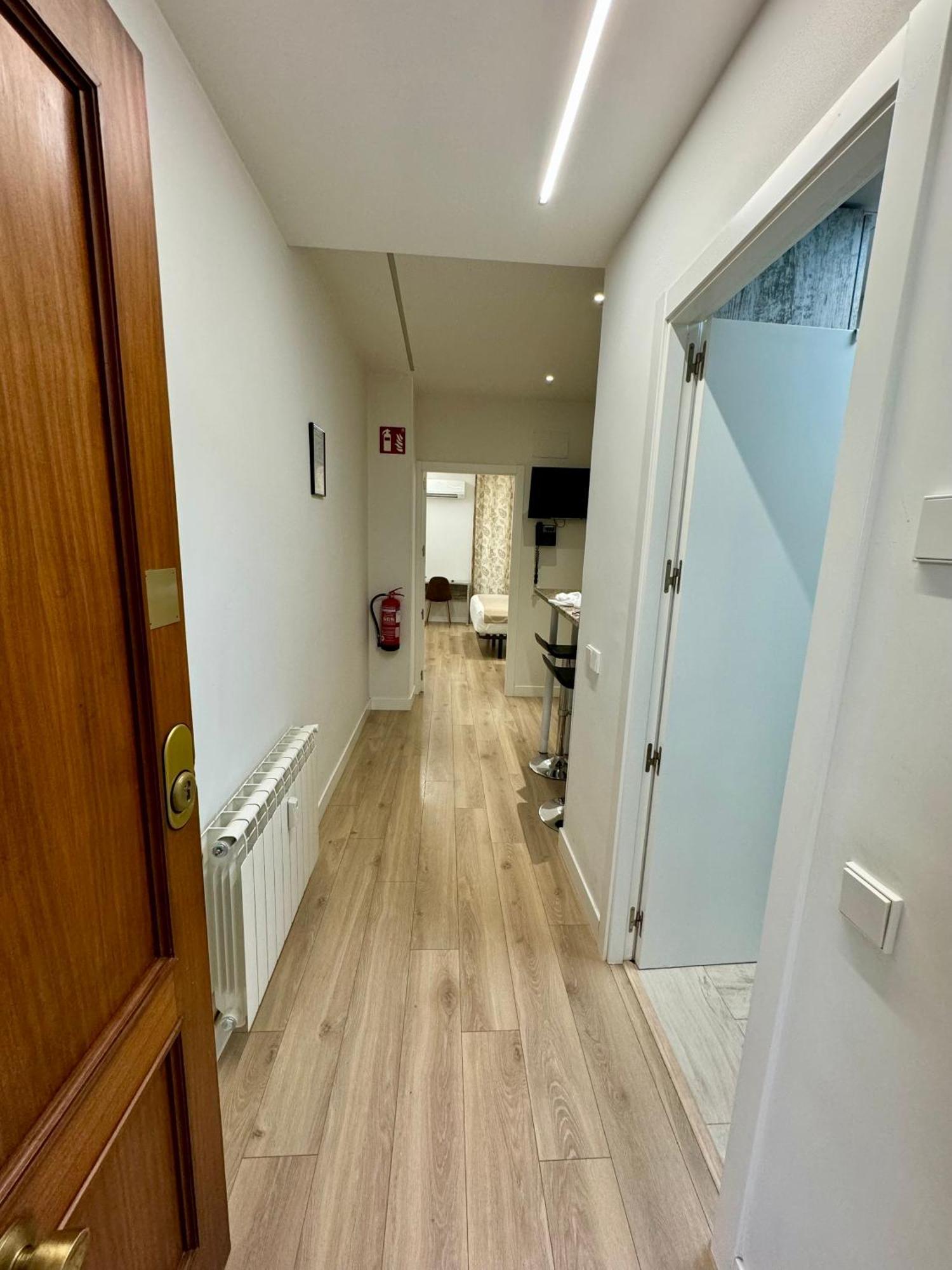 Apartamentos Apolo Madrid Exterior photo