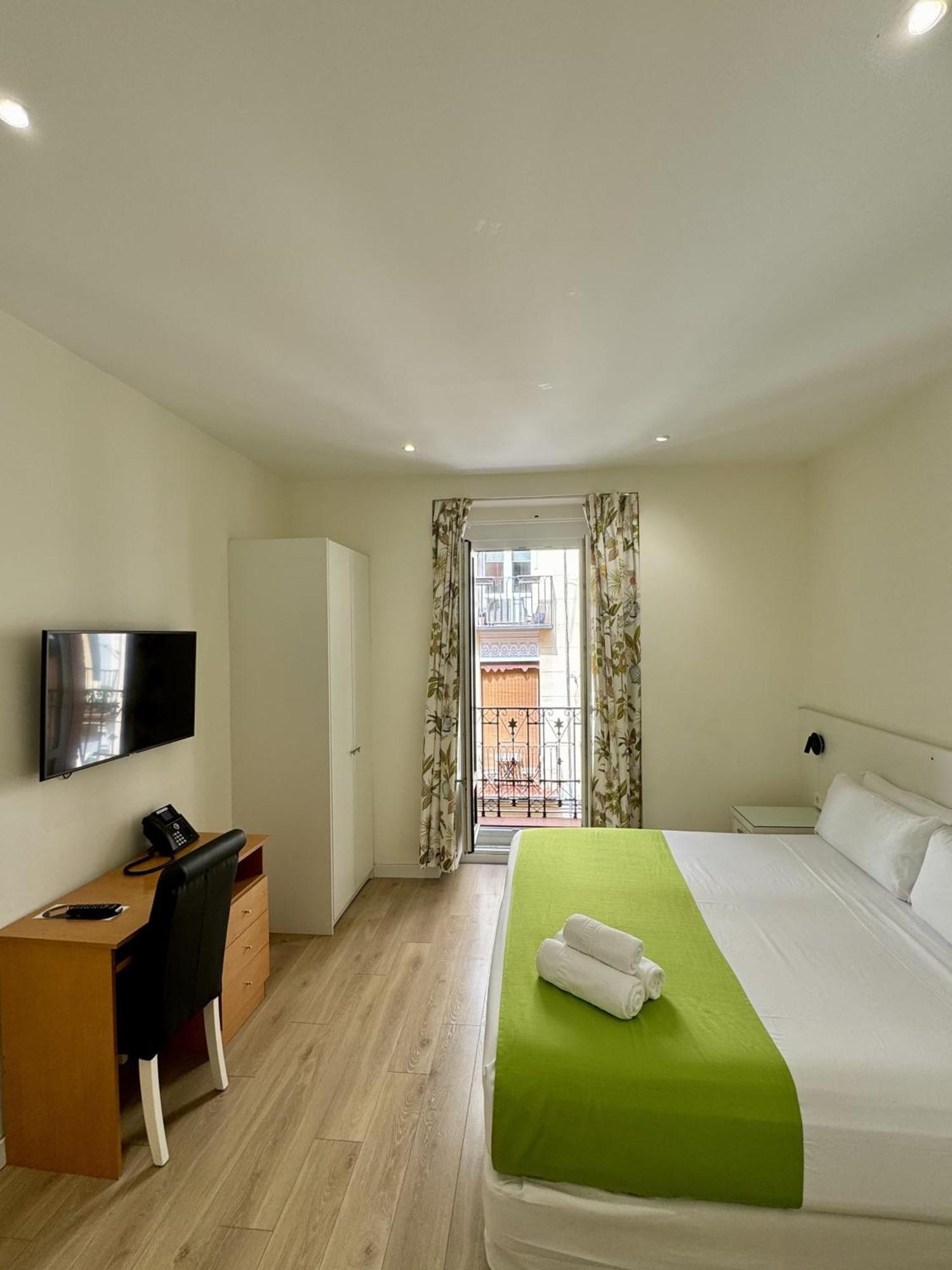 Apartamentos Apolo Madrid Exterior photo