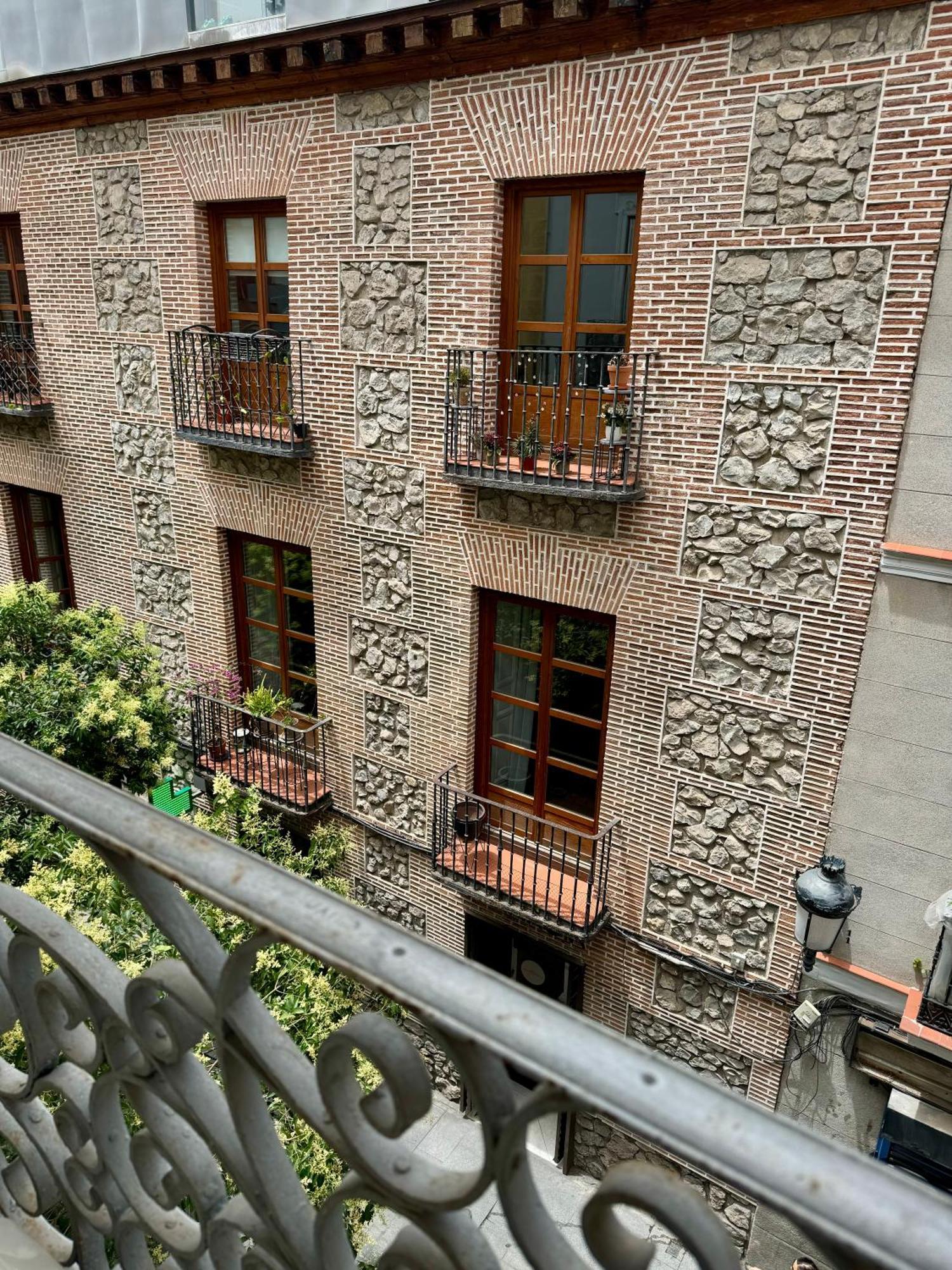 Apartamentos Apolo Madrid Exterior photo