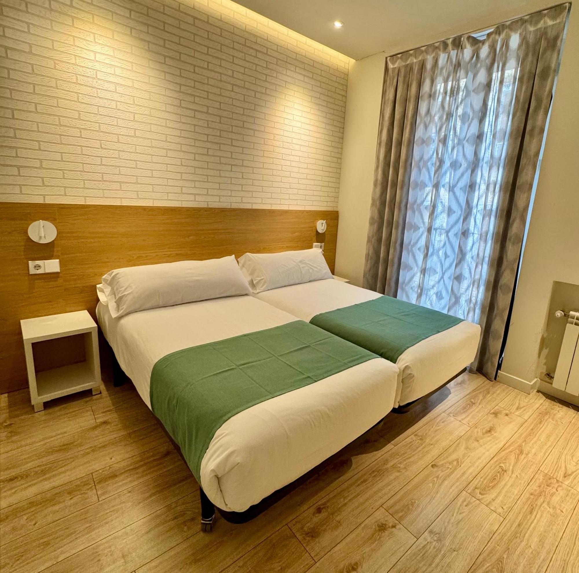 Apartamentos Apolo Madrid Exterior photo