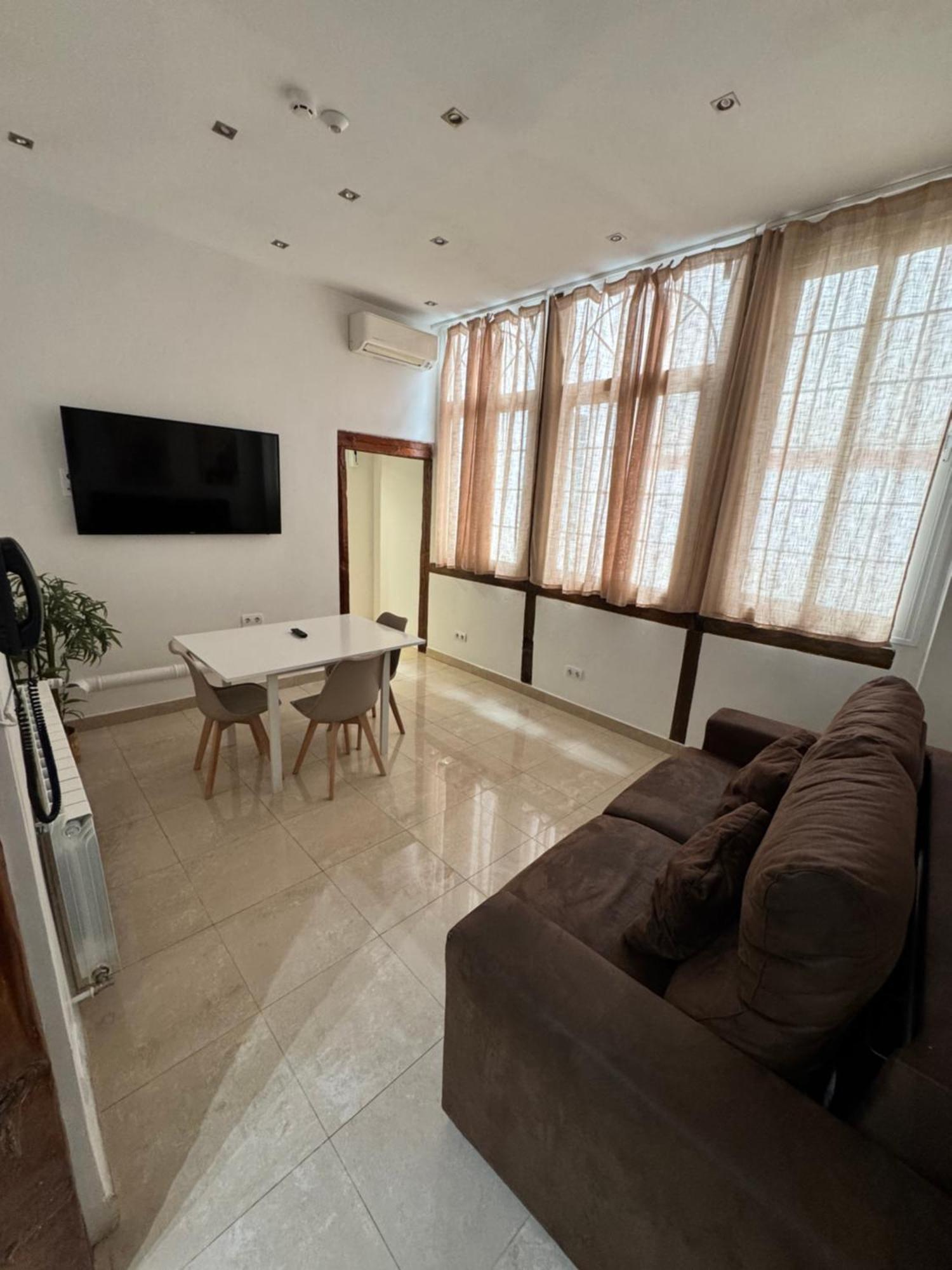 Apartamentos Apolo Madrid Exterior photo