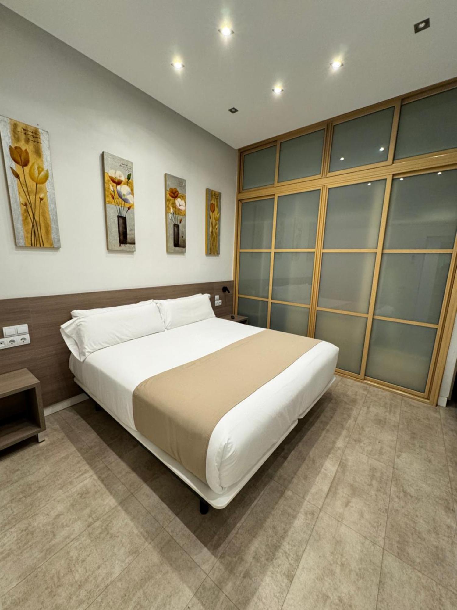 Apartamentos Apolo Madrid Exterior photo