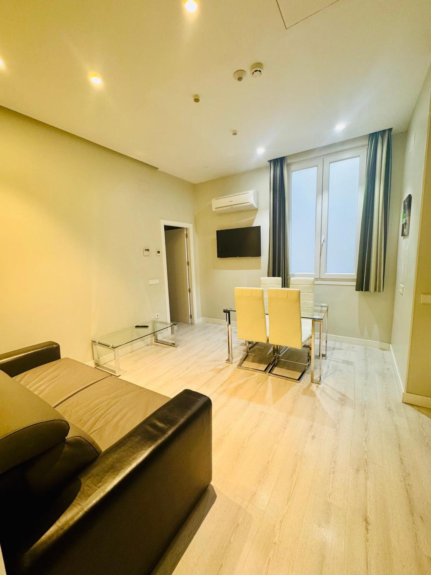 Apartamentos Apolo Madrid Exterior photo