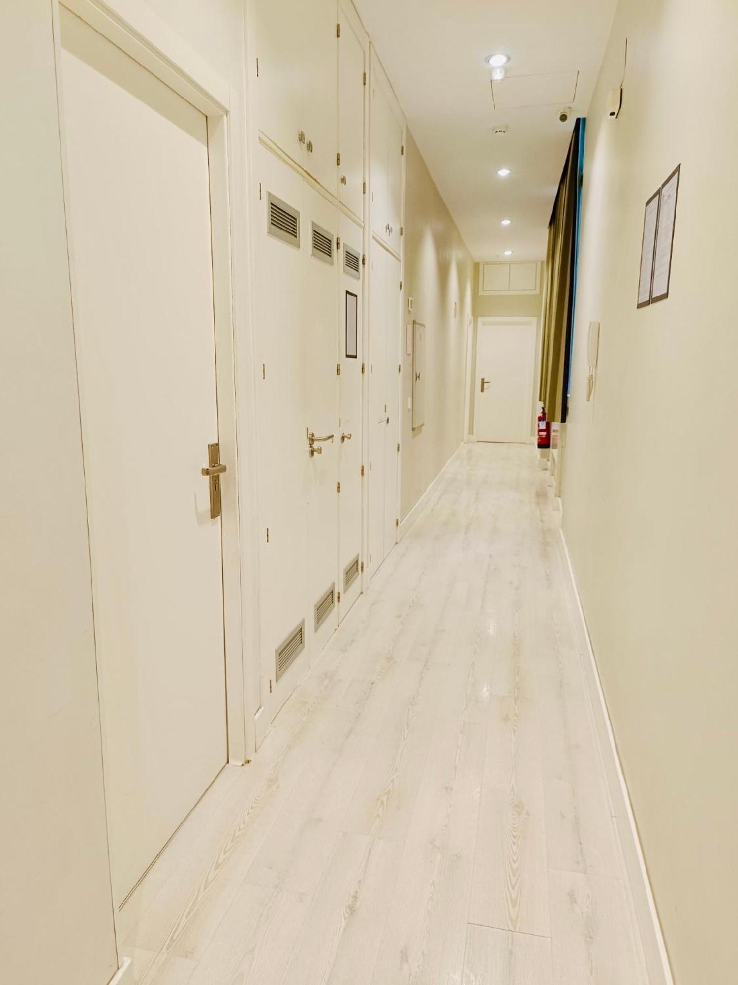 Apartamentos Apolo Madrid Exterior photo
