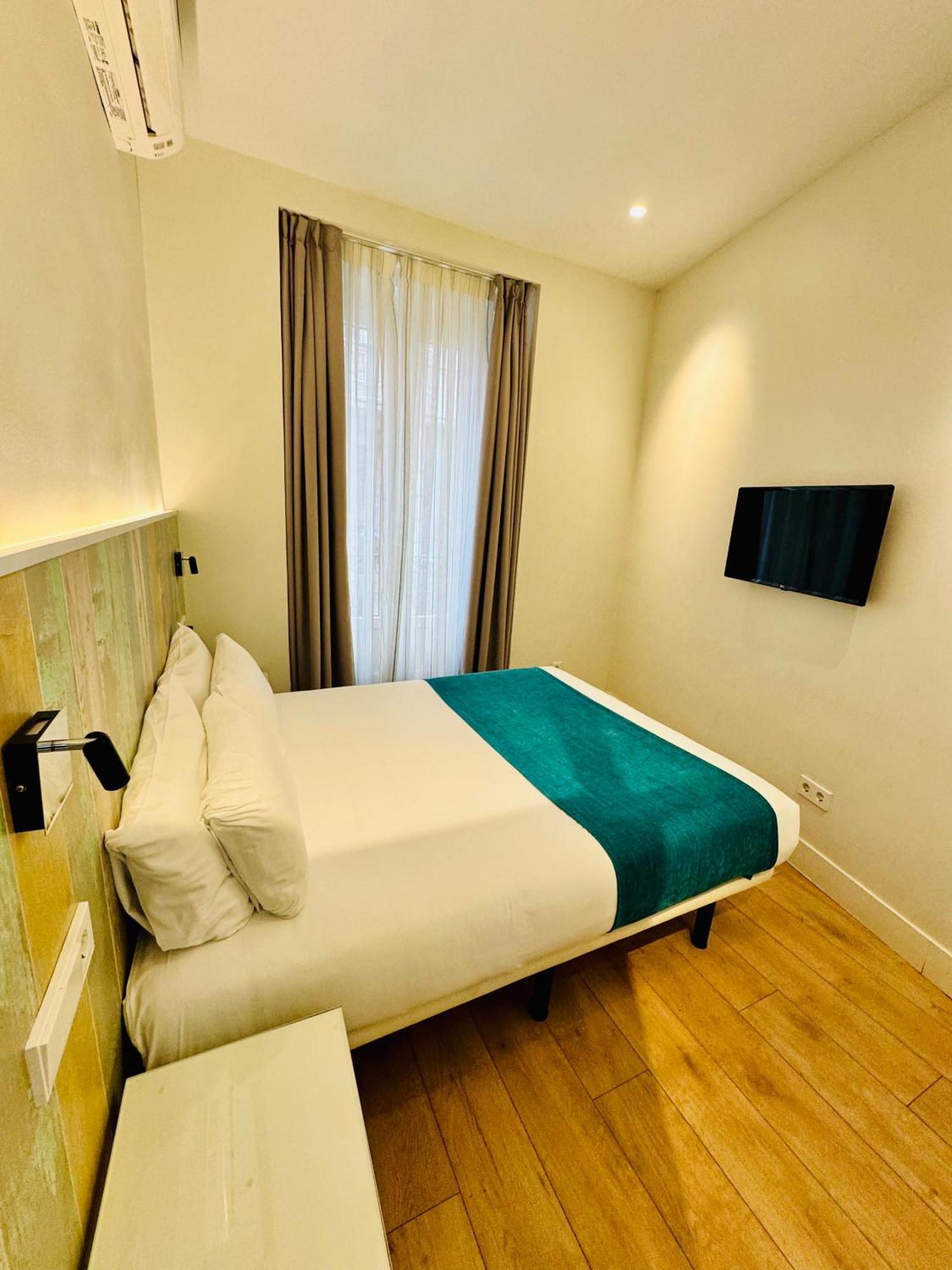 Apartamentos Apolo Madrid Exterior photo